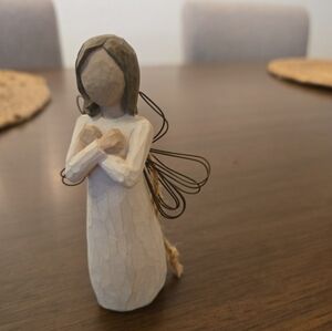 Willow Tree Angel Figurine - "Sign For Love"